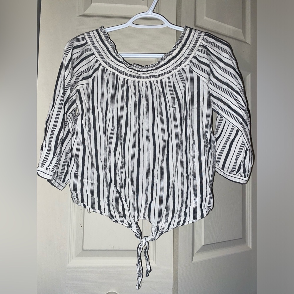 4/$20 Dynamite Cropped Shirt